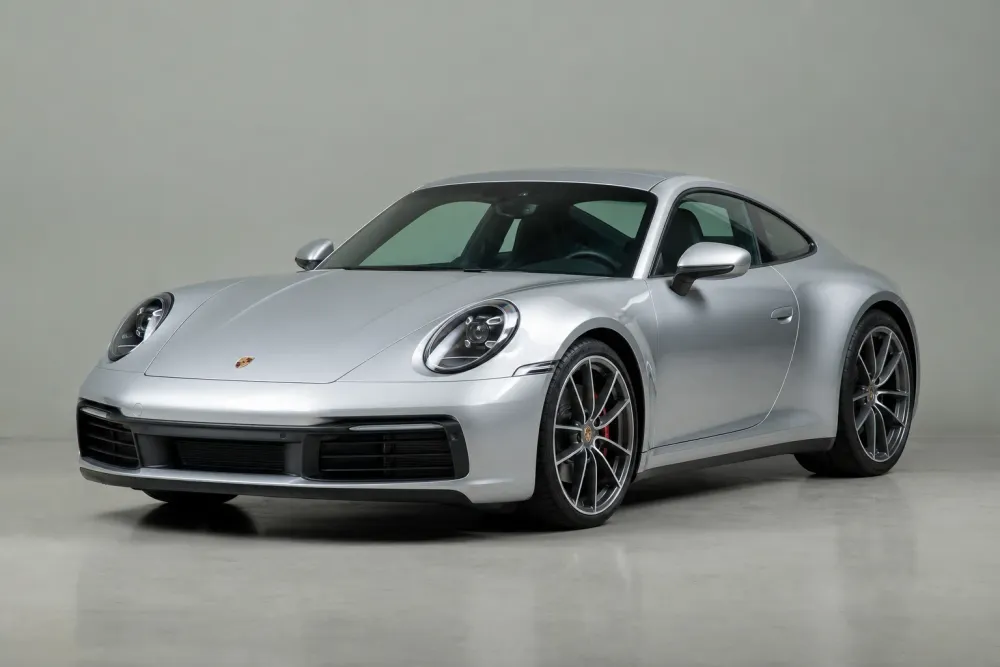 Porsche 911 Carrera S w lakierze Srebrny GT, metalik — samochód dostępny w wynajmie Better Cars